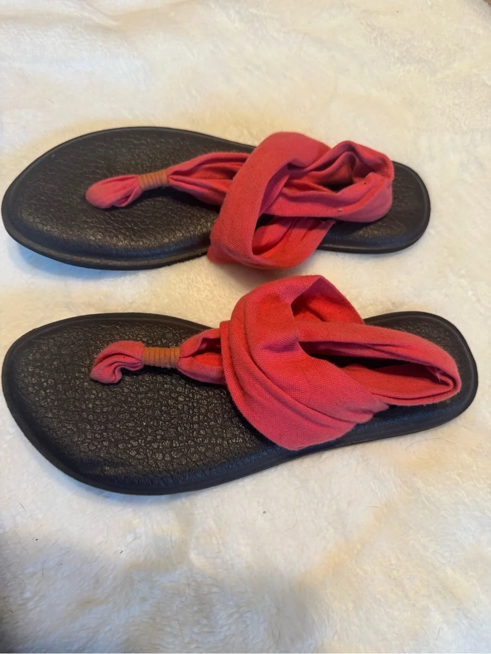 Sanuk Women’s Pink Wrap-Style Comfort yoga  Sandals